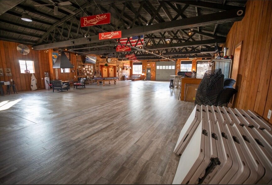 More Photos Of 991 N Main St, Kewanna General Retail For Sale