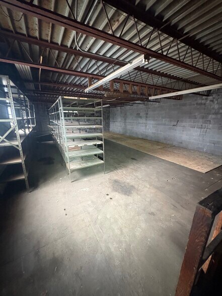 More Photos Of 2189 Eureka Rd, Wyandotte General Retail For Lease