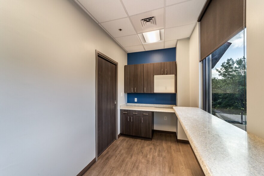 More Photos Of 250 E Basse Rd, San Antonio Medical For Lease