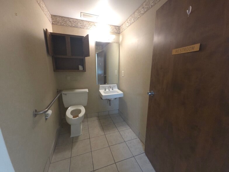 More Photos Of 3100 S Elm Pl, Broken Arrow Medical For Lease