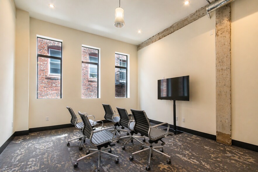 More Photos Of 642 Washington St, San Francisco Storefront Retail Residential For Lease
