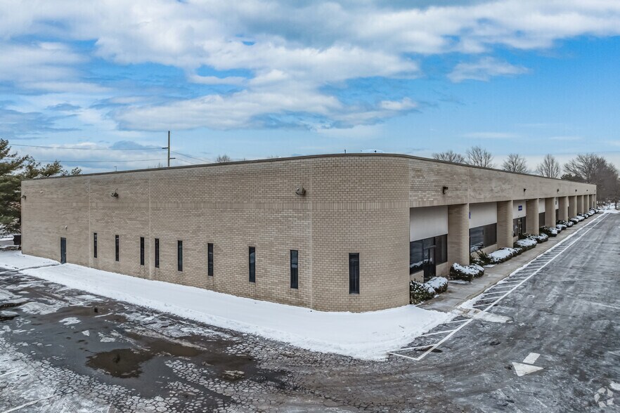 More Photos Of 47 Mall Dr, Commack Warehouse For Lease