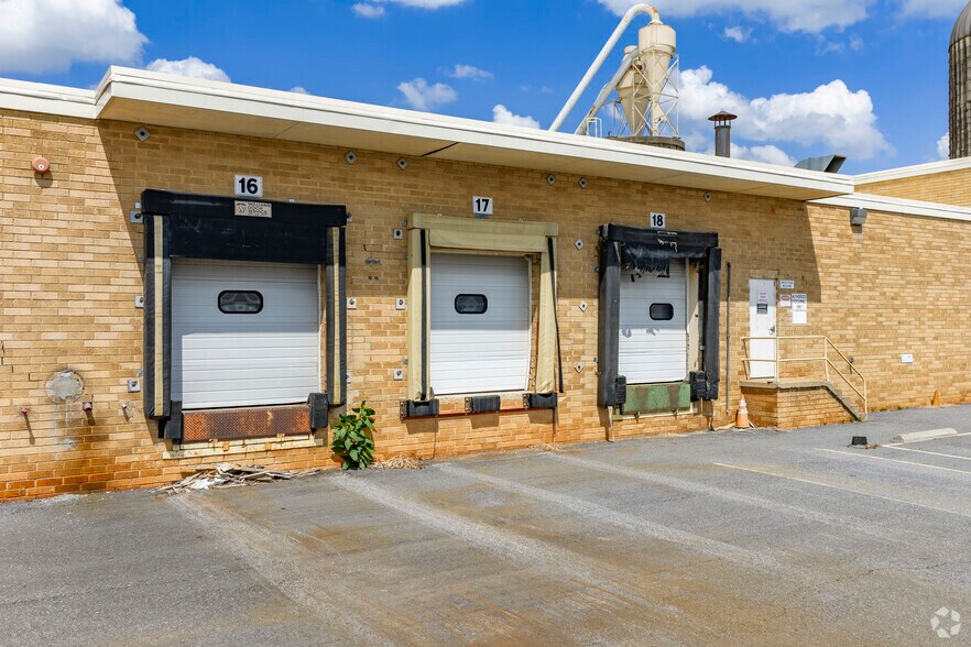 More Photos Of 375 Sharpe Ln, Hiddenite Distribution For Sale