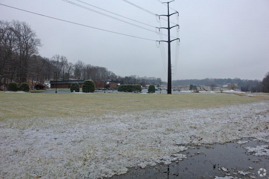 More Photos Of 16 Berkshire Blvd, Bethel Light Distribution For Lease