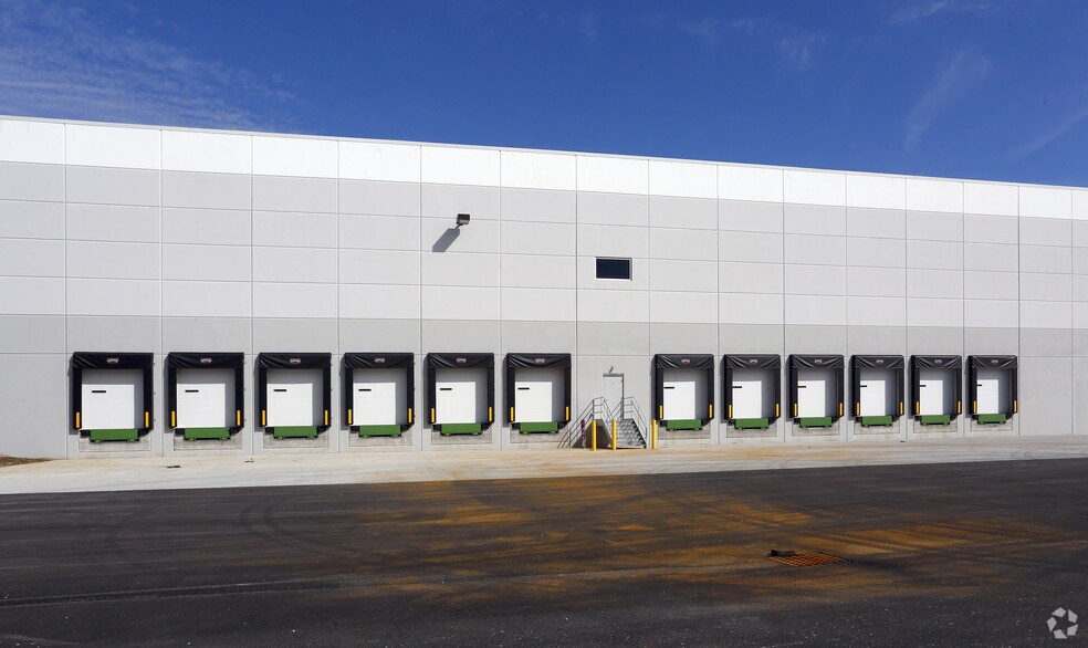 More Photos Of 650 Commerce Parkway East Dr, Greenwood Warehouse For Lease