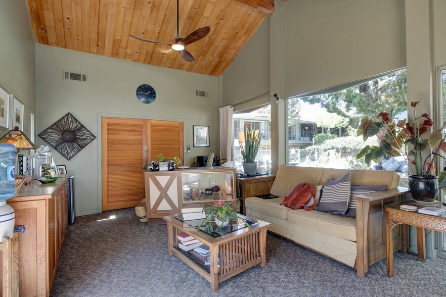 More Photos Of 13383 Sierra Way, Kernville Hotel For Sale