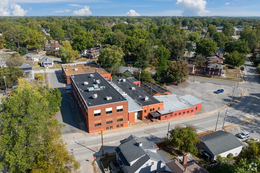 More Photos Of 707 E B St, Belleville Warehouse For Sale