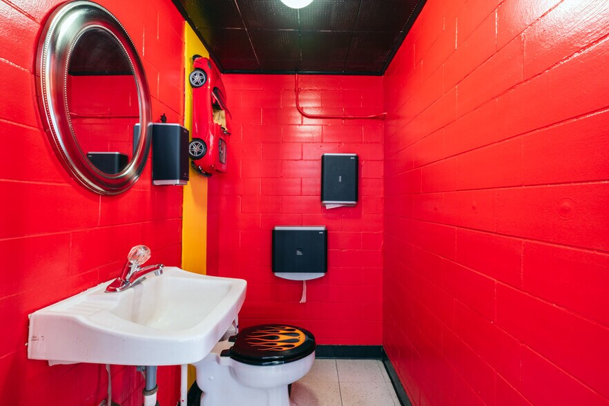 More Photos Of 208 E Lincoln Way, Lisbon Auto Repair For Sale