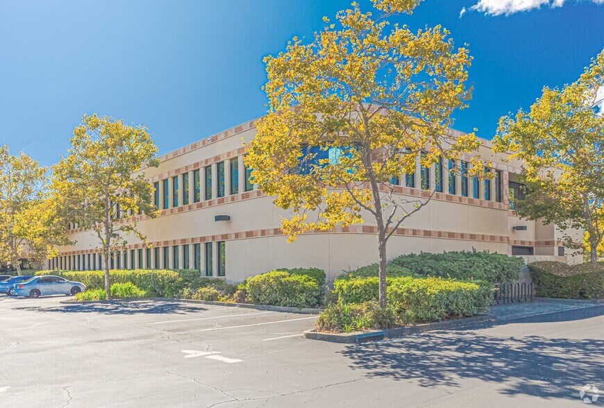 More Photos Of 220 Campus Ln, Fairfield Medical For Lease