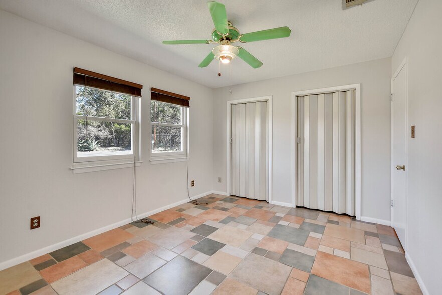 More Photos Of 16001 Awalt Dr, Austin Office For Sale