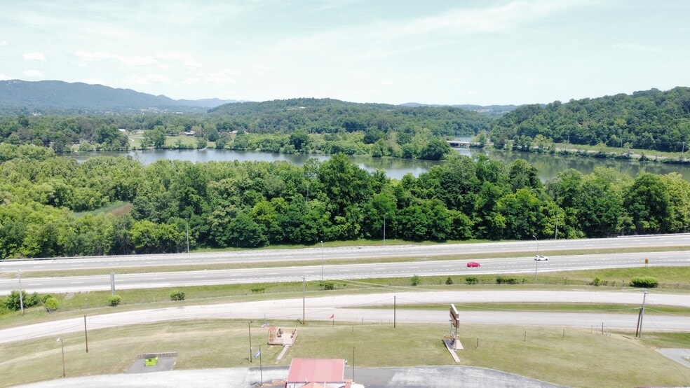 More Photos Of 124 Woods Ave, Caryville Hotel For Sale