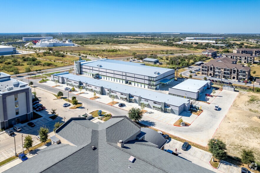 More Photos Of 8114 City Base Landing, San Antonio Unknown For Lease