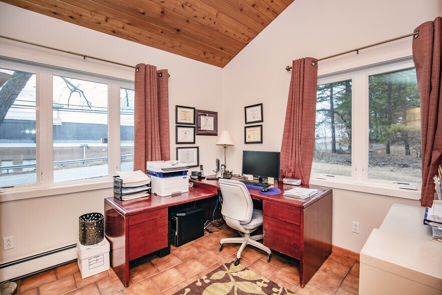 More Photos Of 11 Garden Rd, Plaistow Medical For Lease