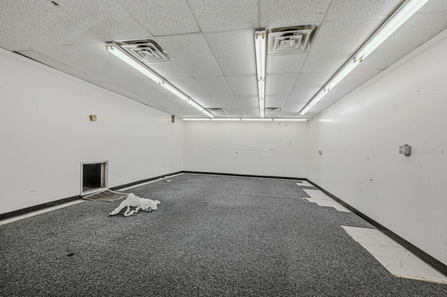 More Photos Of 1A Trolley Sq, Wilmington Storefront For Lease