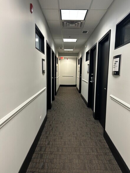 More Photos Of 874 Green Bay Rd, Winnetka Loft Creative Space For Lease