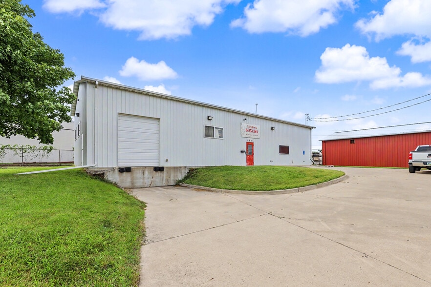Primary Photo Of 1516 Ohio St, Des Moines Warehouse For Lease