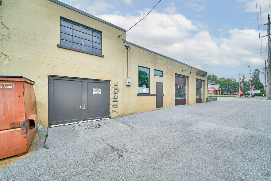 More Photos Of 519 Brock St N, Whitby Auto Repair For Sale