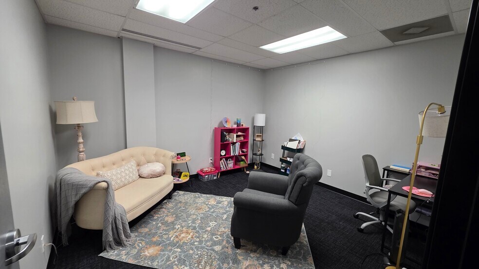More Photos Of 85 N Main St, Mount Clemens Office Residential For Lease