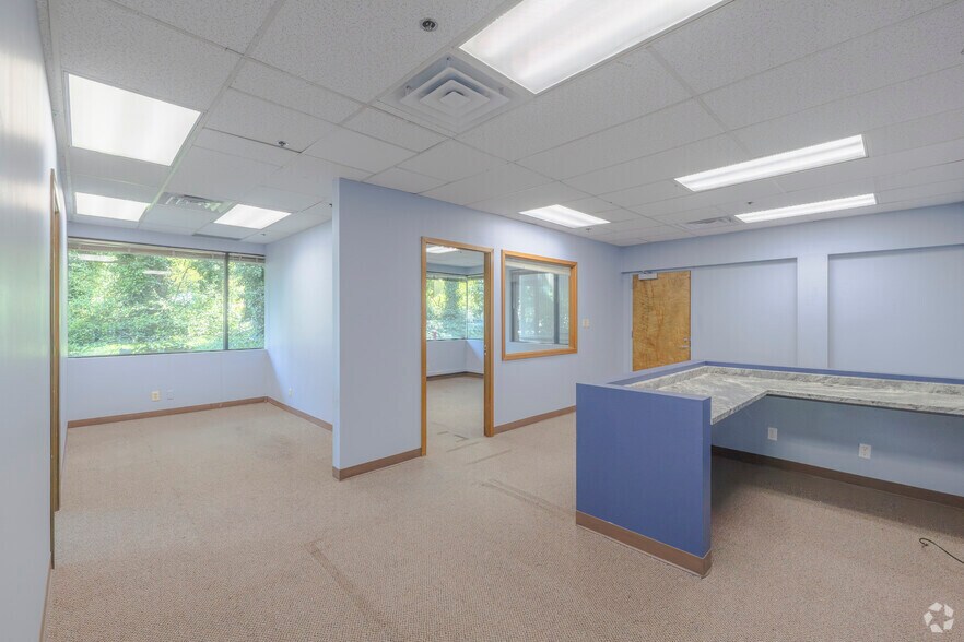 More Photos Of 33305 1st Way S, Federal Way Unknown For Lease