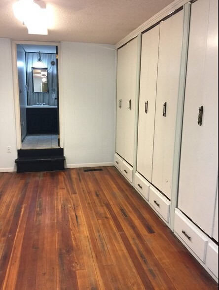 More Photos Of 505 Cherokee St, Leavenworth Loft Creative Space For Sale