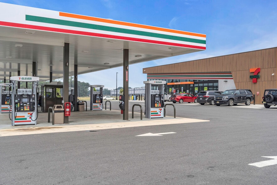 More Photos Of 515 Monmouth Rd, Jackson Sports And Entertainment For Lease