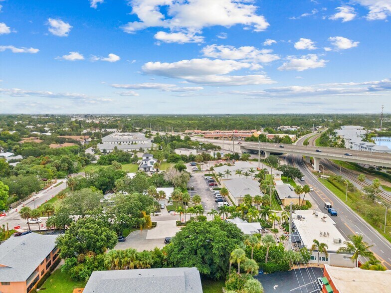 More Photos Of 514 NW Dixie Hwy, Stuart General Retail For Sale