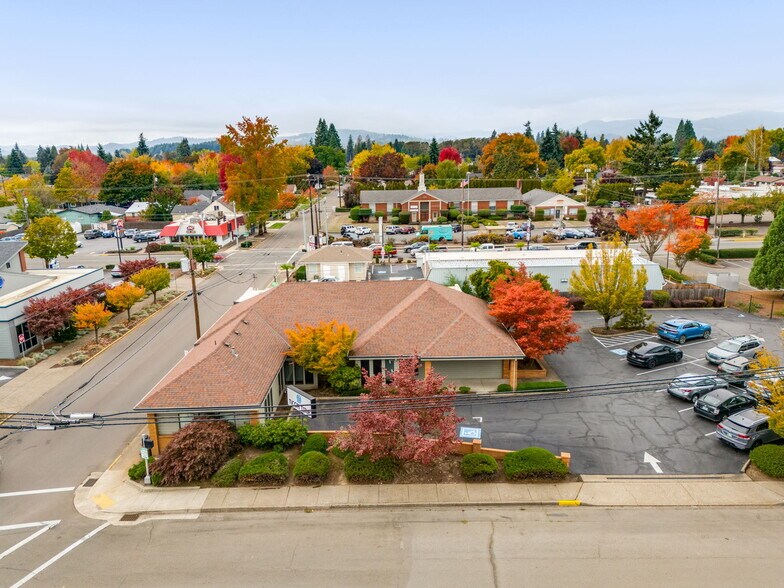 More Photos Of 1215 NE Baker St, Mcminnville Office For Sale