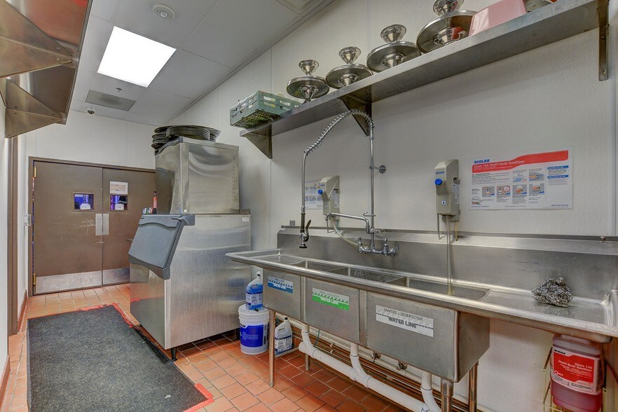 More Photos Of 818 S Main St, Las Vegas Lodge Meeting Hall For Sale