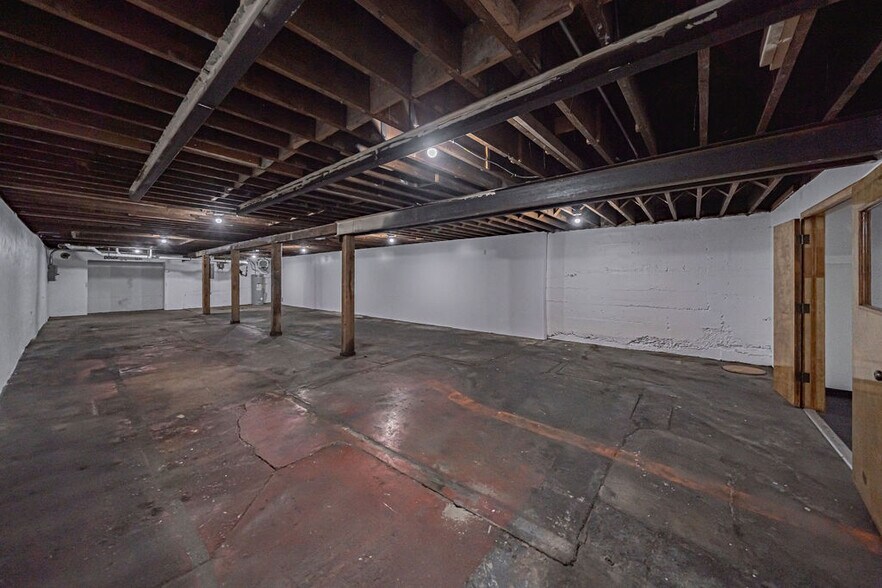 More Photos Of 27 NW Main St, Blackfoot Storefront Retail Office For Sale