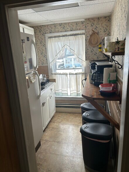 More Photos Of 147 N Ocean Ave, Patchogue Office For Sale