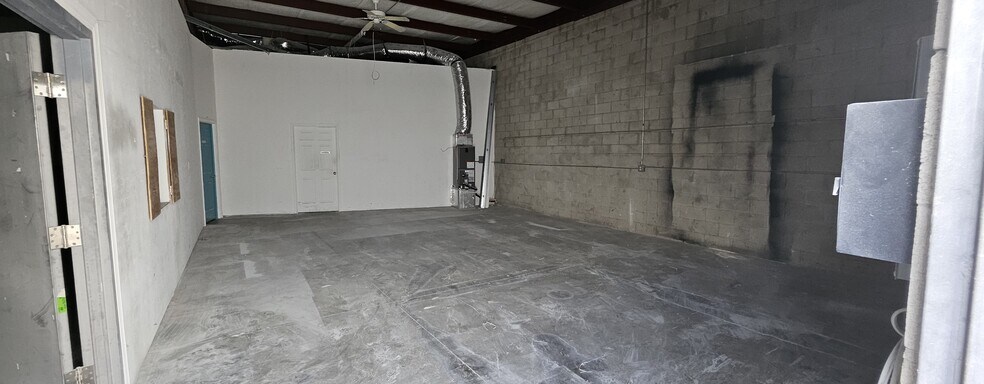 More Photos Of 1431 Rail Head Blvd, Naples Warehouse For Lease