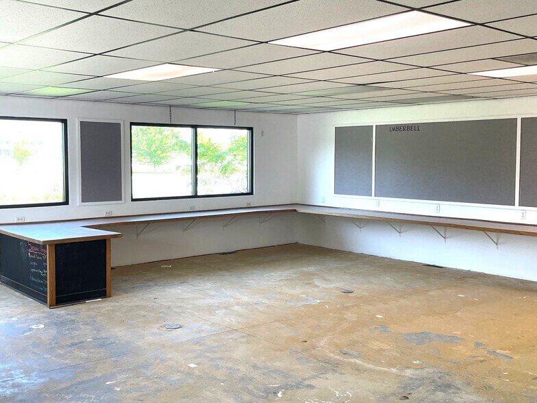 More Photos Of 205 S Center Rd, Saginaw General Retail For Sale