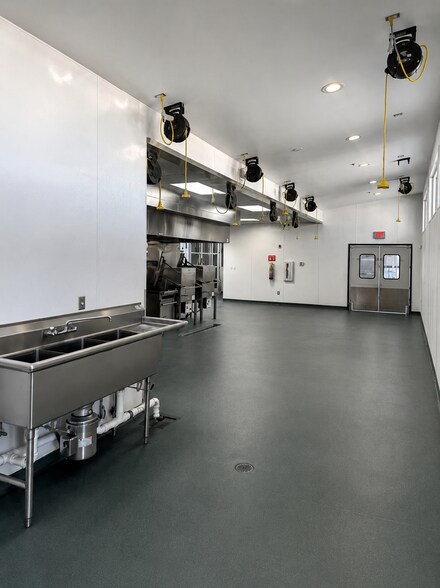 More Photos Of 2501 E President St, Savannah Food Processing For Lease