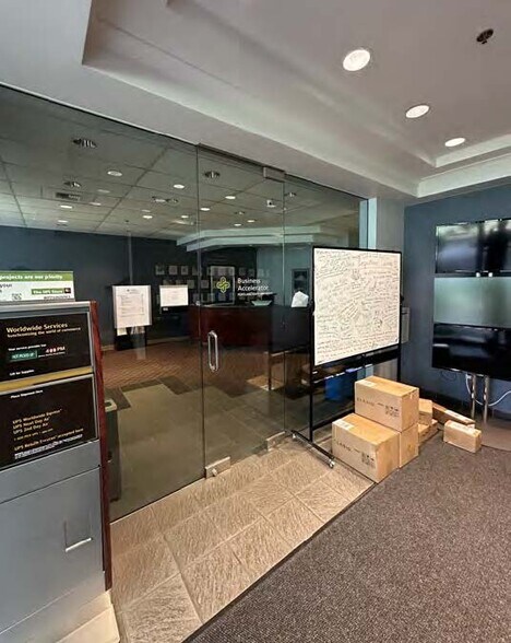 More Photos Of 2828 S Corbett Ave, Portland Office For Sale