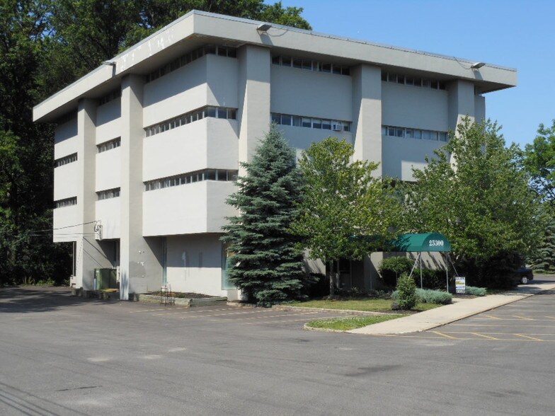 More Photos Of 25300 Lorain Rd, North Olmsted Medical For Lease