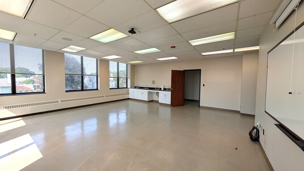 More Photos Of 1030 E Jefferson Blvd, South Bend Office For Lease