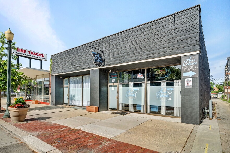Primary Photo Of 307 N Chicago St, Joliet Storefront For Lease