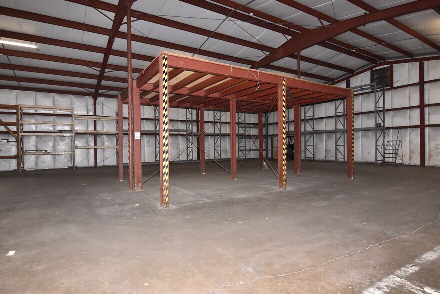 More Photos Of 38148 Bi State Blvd, Delmar Flex For Lease