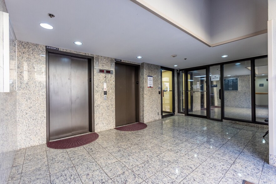 More Photos Of 301 Cypress St, Abilene Office For Sale