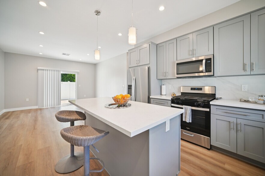 More Photos Of 8434 Oakdale Ave, Winnetka Multifamily For Sale