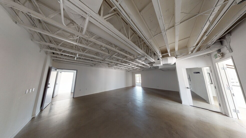 More Photos Of 2927 Bristol St, Costa Mesa Freestanding For Lease