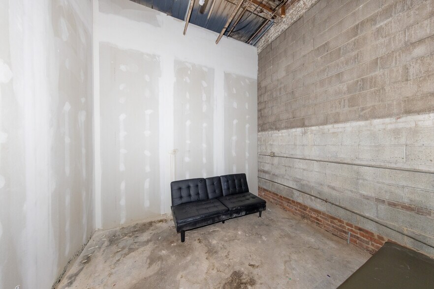 More Photos Of 1820 E 30th St, Cleveland Sports And Entertainment For Sale