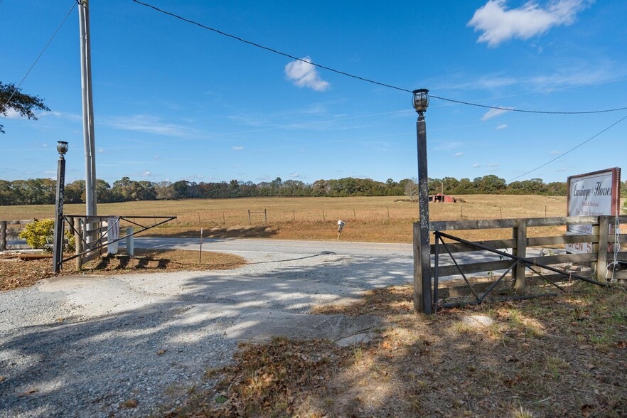 More Photos Of 607 Butts Mill Rd, Pine Mountain General Retail For Sale