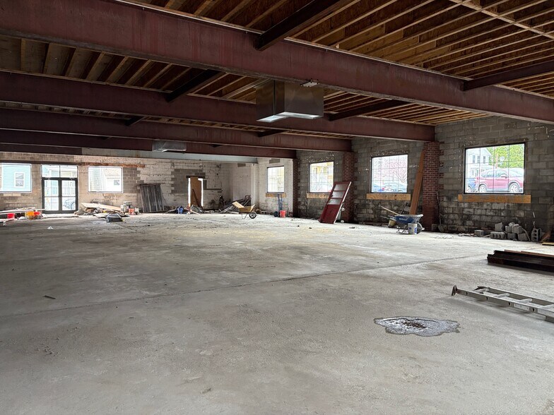 More Photos Of 517-519 Columbia St, Hudson Showroom For Sale