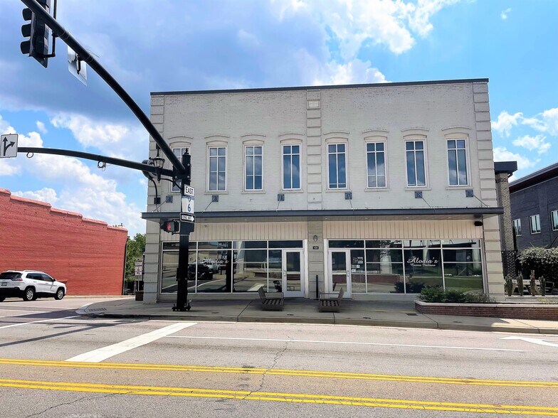 More Photos Of 101 W Main St, Lexington Storefront Retail Office For Lease