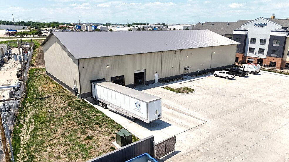 More Photos Of 1008 Wylie Dr, Bloomington Industrial For Sale
