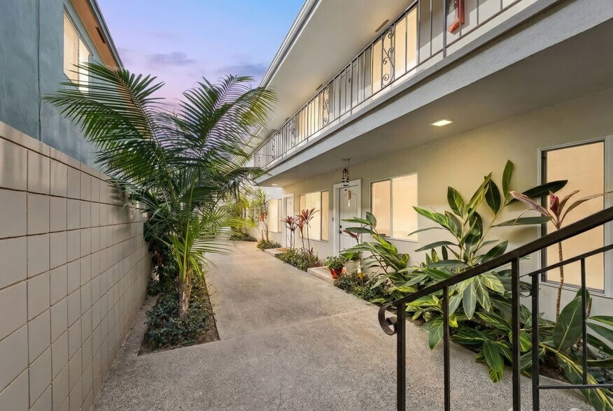 More Photos Of 3020 E 3rd St, Long Beach Apartments For Sale
