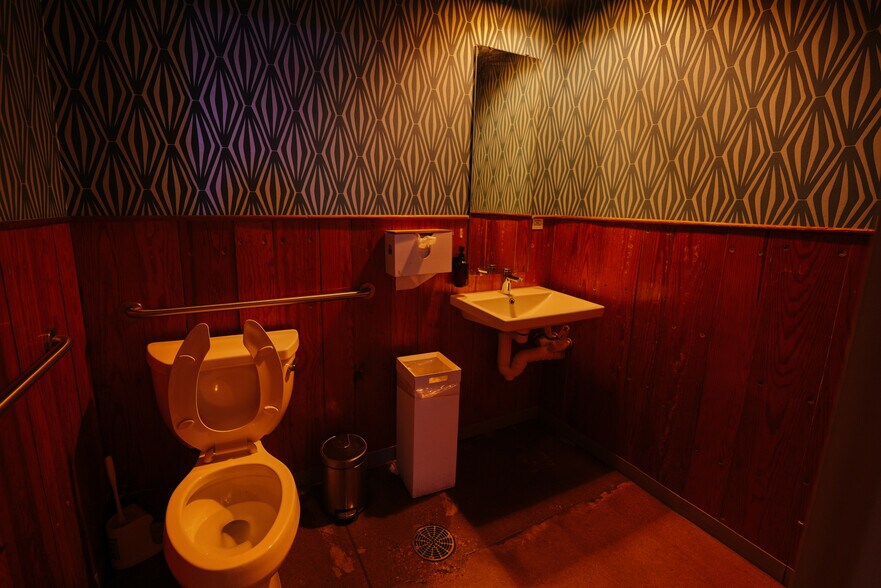 More Photos Of 557 North St, Madison Warehouse For Lease