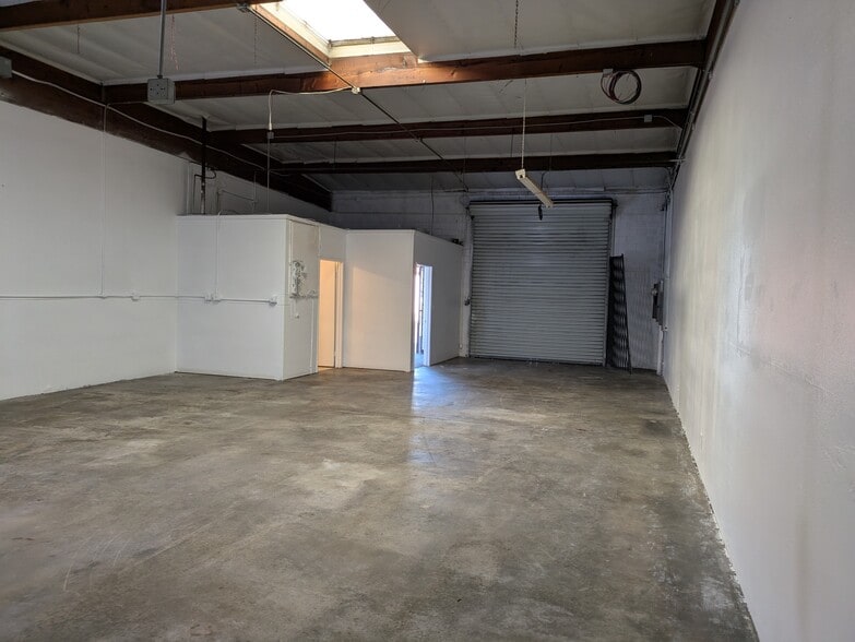 More Photos Of 22305-22319 S Vermont Ave, Torrance Warehouse For Lease