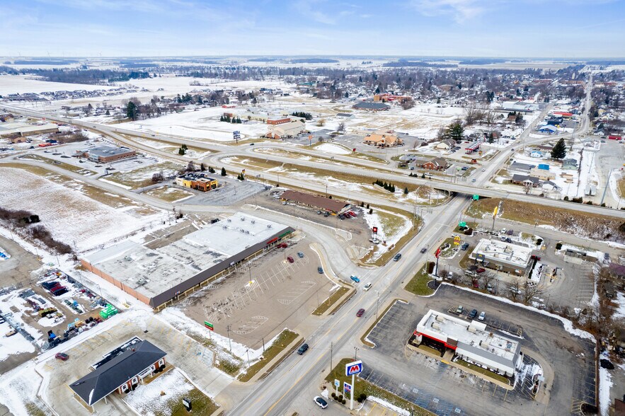 More Photos Of 918 E Washington St, Winchester Freestanding For Lease